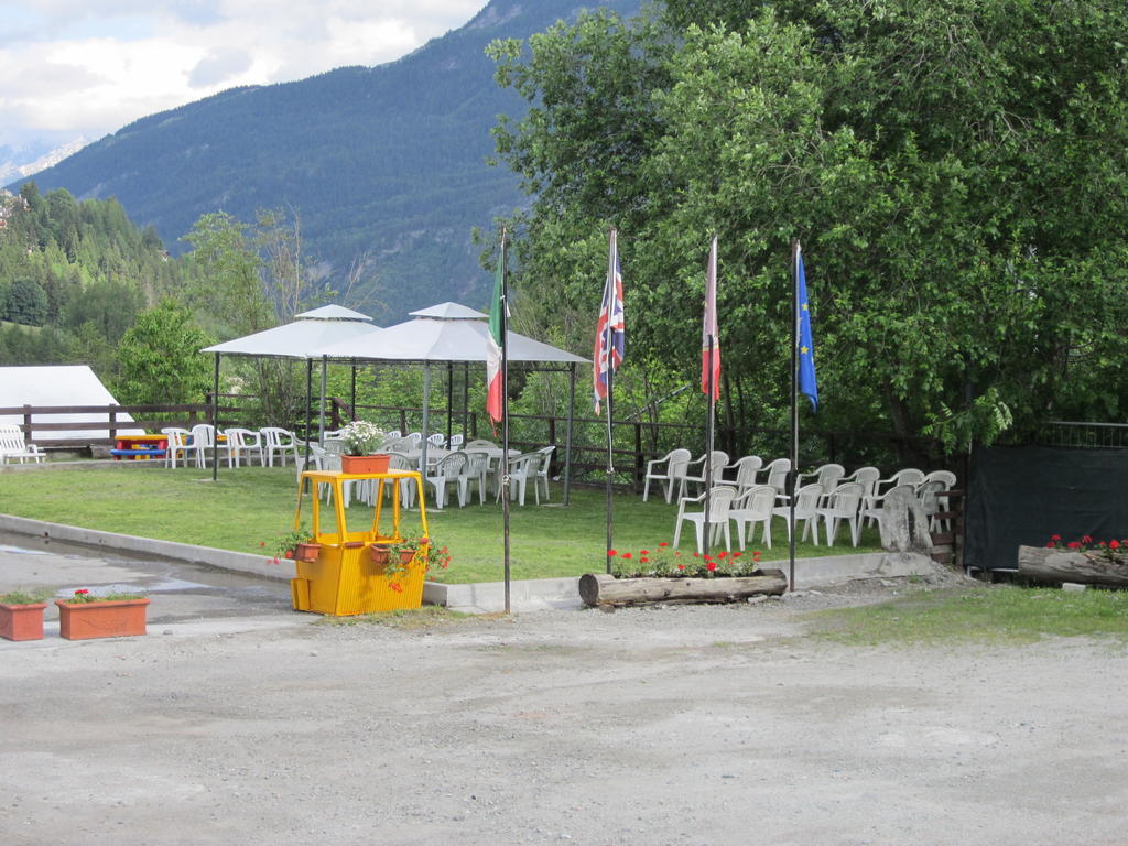 Hotel De La Telecabine Courmayeur Exterior photo